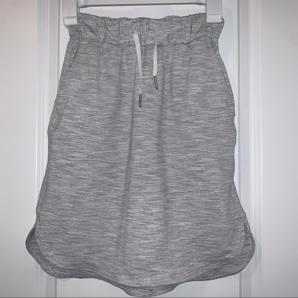 Women’s 2 Lululemon On The Fly Skirt *Woven Wee Are From Space Nimbus Battleship